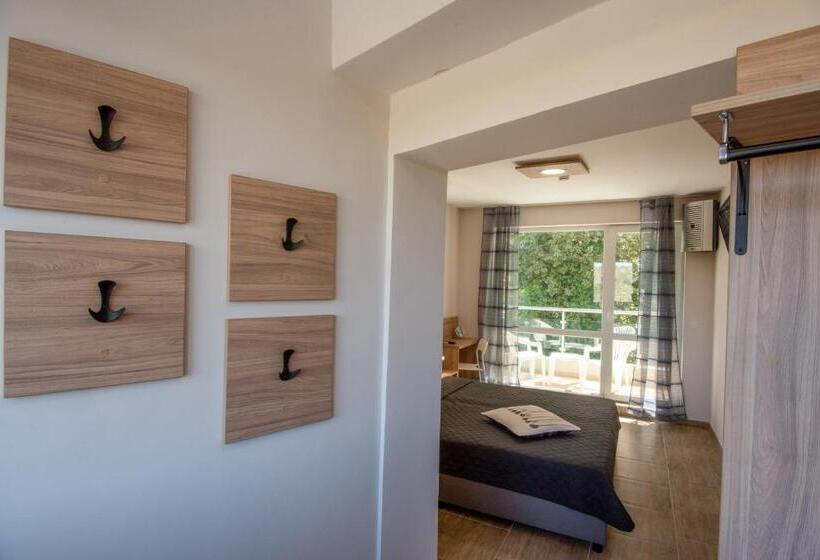 בית מלון כפרי Ariana