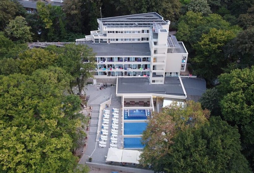 בית מלון כפרי Ariana