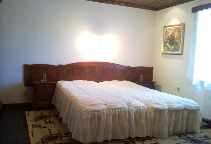 בית מלון כפרי Art M Gallery