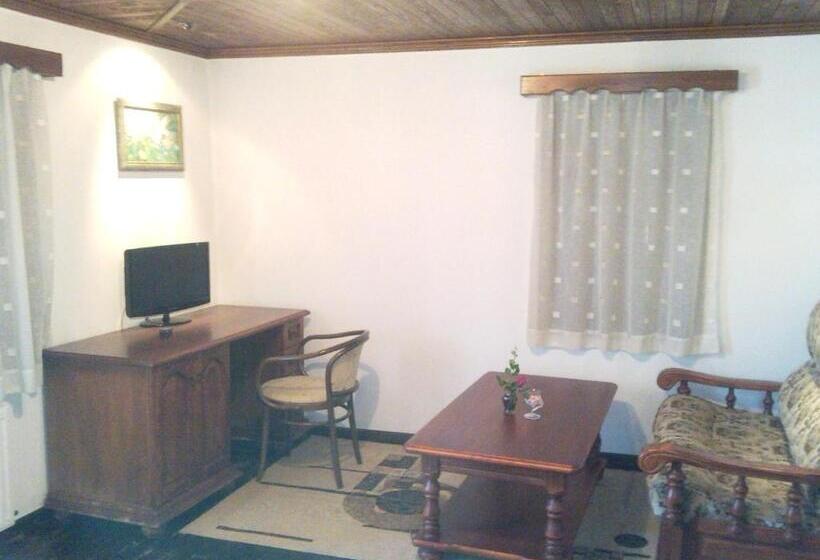 בית מלון כפרי Art M Gallery