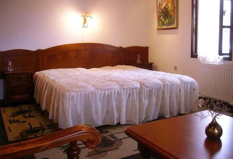 בית מלון כפרי Art M Gallery