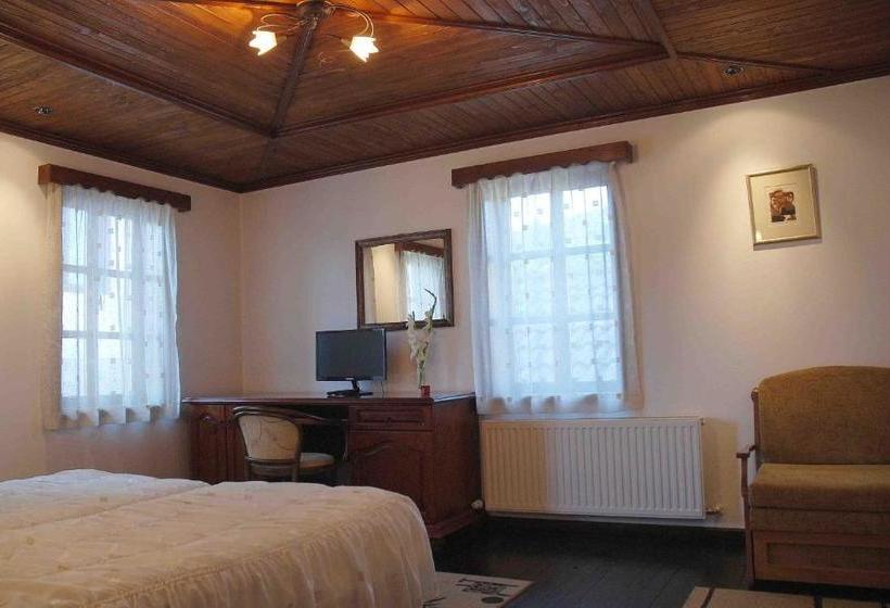 בית מלון כפרי Art M Gallery