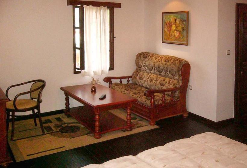 בית מלון כפרי Art M Gallery