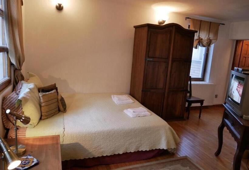 호텔 Castle Cottage Bed & Breakfast