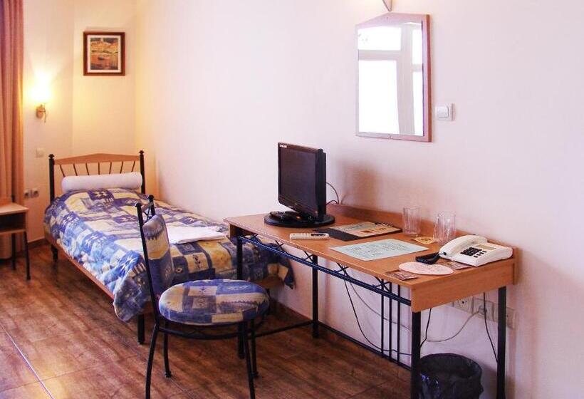 בית מלון כפרי Central Family