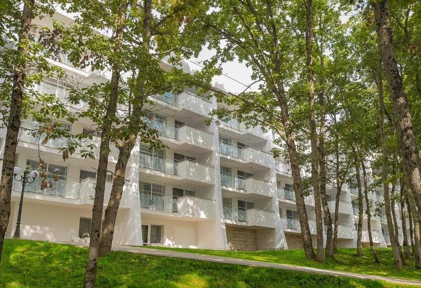 Отель Forest Beach