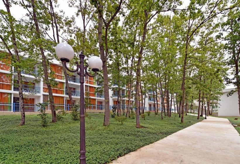 هتل Forest Beach