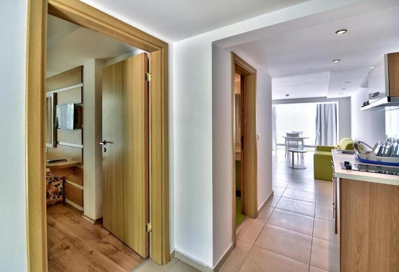 Отель Forest Beach