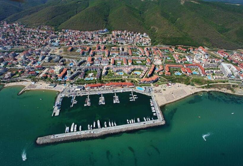 בית מלון כפרי Lazur 1 5 Apart Complex