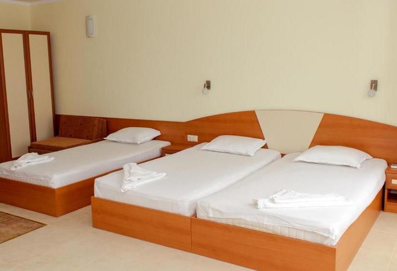 فندق Hostel Malibu