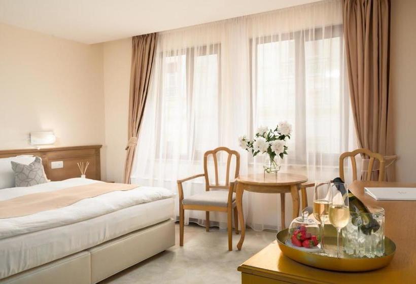 ホテル Family  Anna