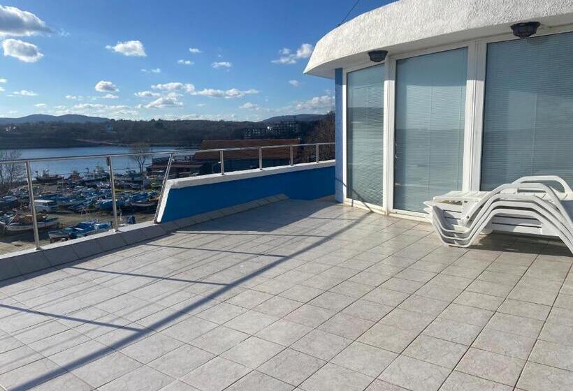 Отель Ribarska Sreshta Family