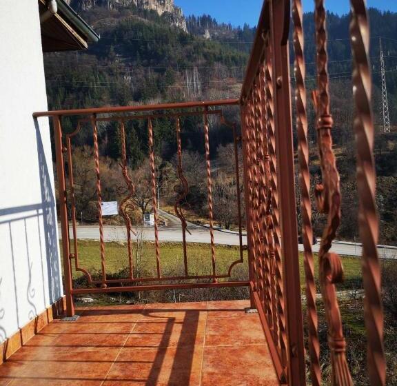 בית מלון כפרי Ribkata Family