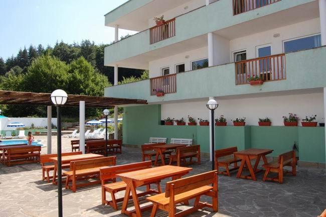 בית מלון כפרי Seasons