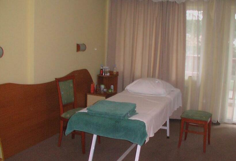 בית מלון כפרי Seasons