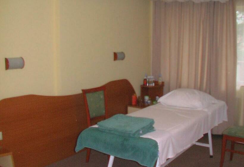 בית מלון כפרי Seasons