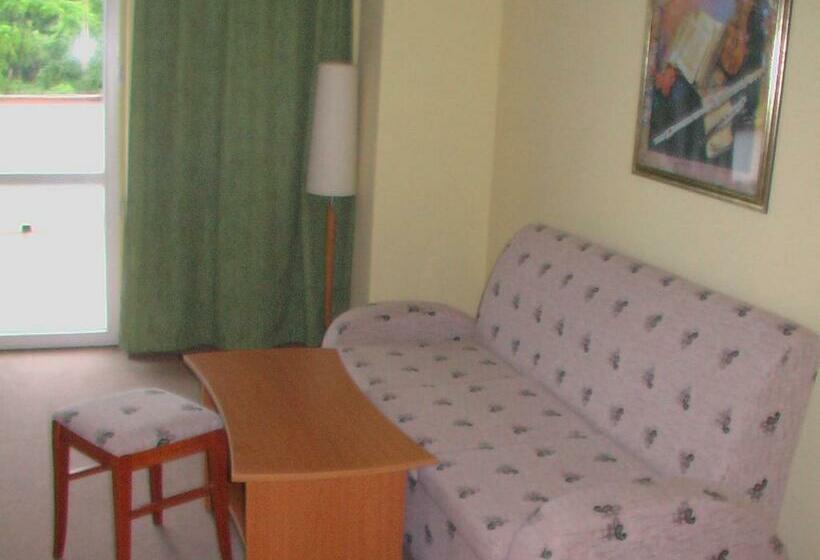 בית מלון כפרי Seasons