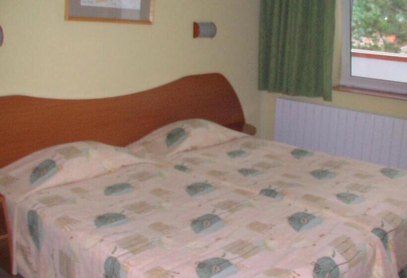 בית מלון כפרי Seasons