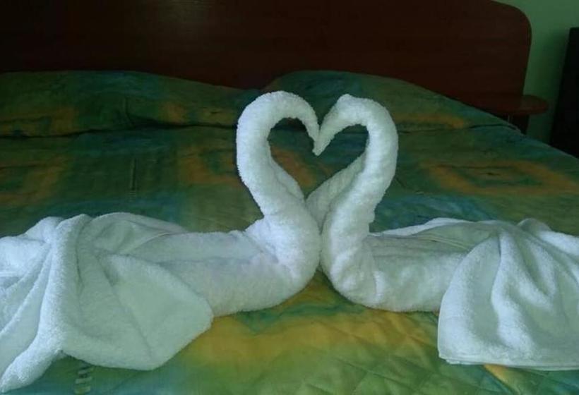 בית מלון כפרי Sunset Beach