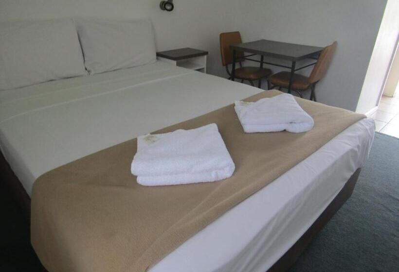 فندق على الطريق Twin City Motor Inn