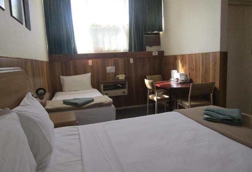 فندق على الطريق Twin City Motor Inn