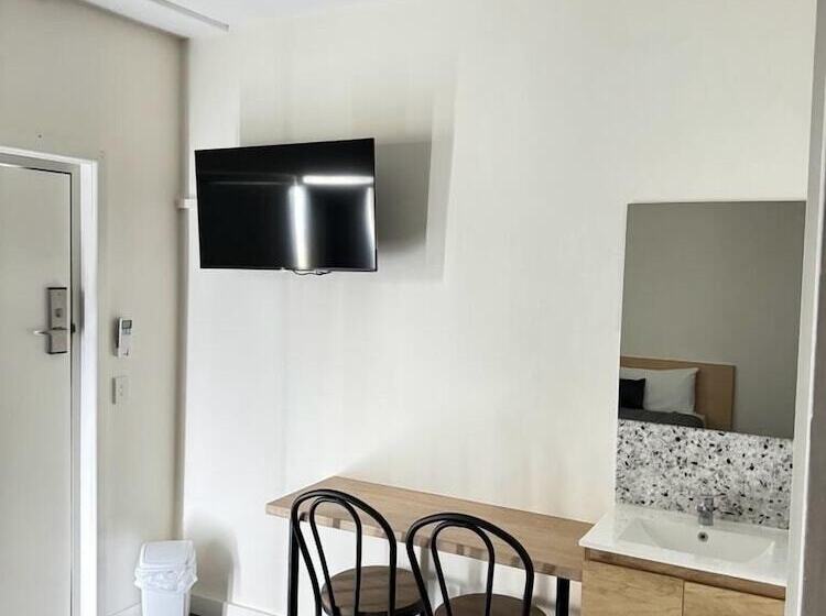 فندق على الطريق Twin City Motor Inn