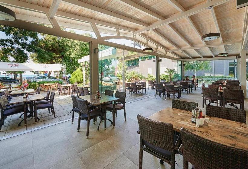 Paradise Hotel & Relax Center