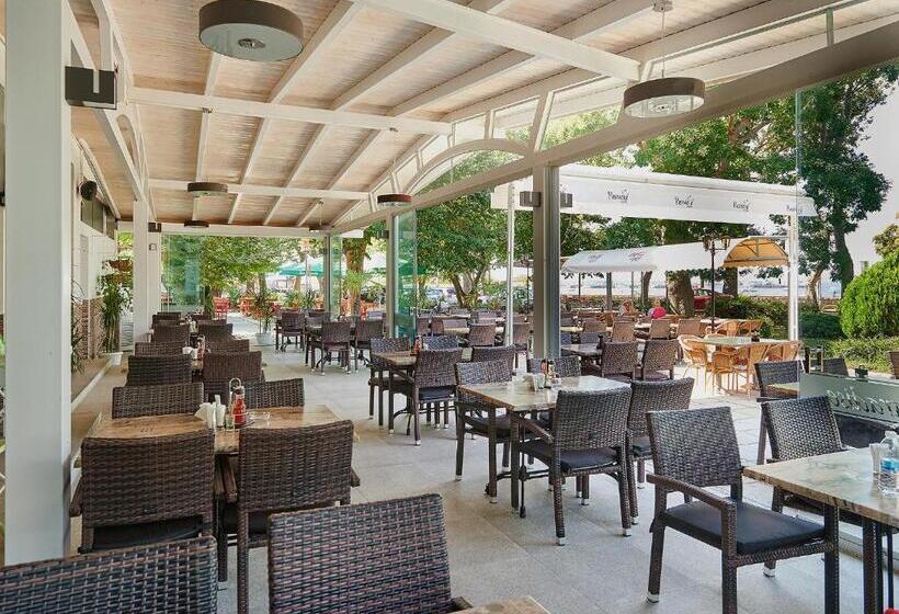 Paradise Hotel & Relax Center