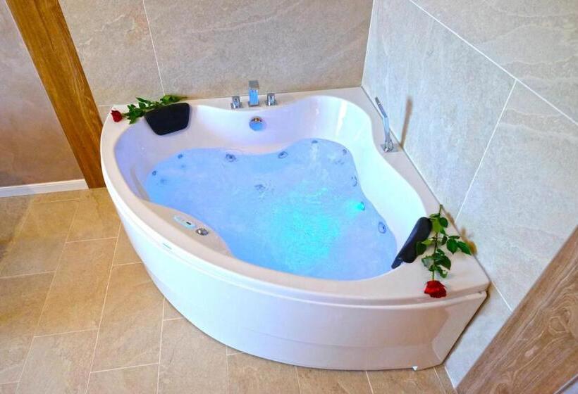 Paradise Hotel & Relax Center