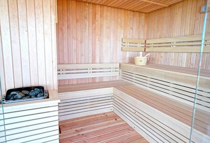 Paradise Hotel & Relax Center