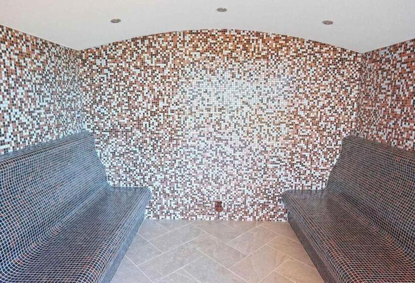 Paradise Hotel & Relax Center