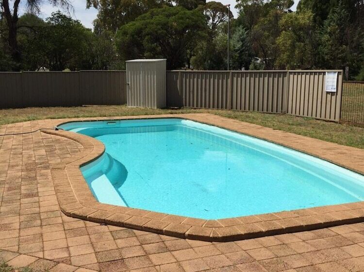 Wagon Wheel Motel & Units