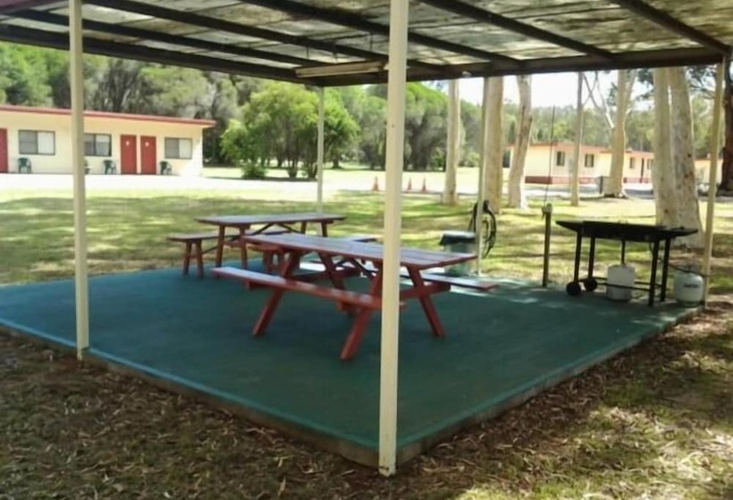 Wagon Wheel Motel & Units