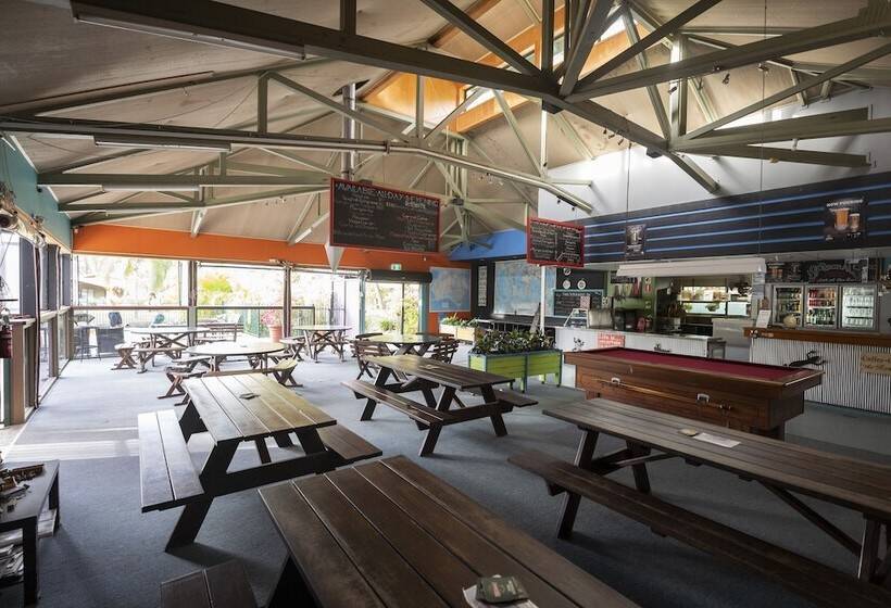 هاستل Colonial Village Resort