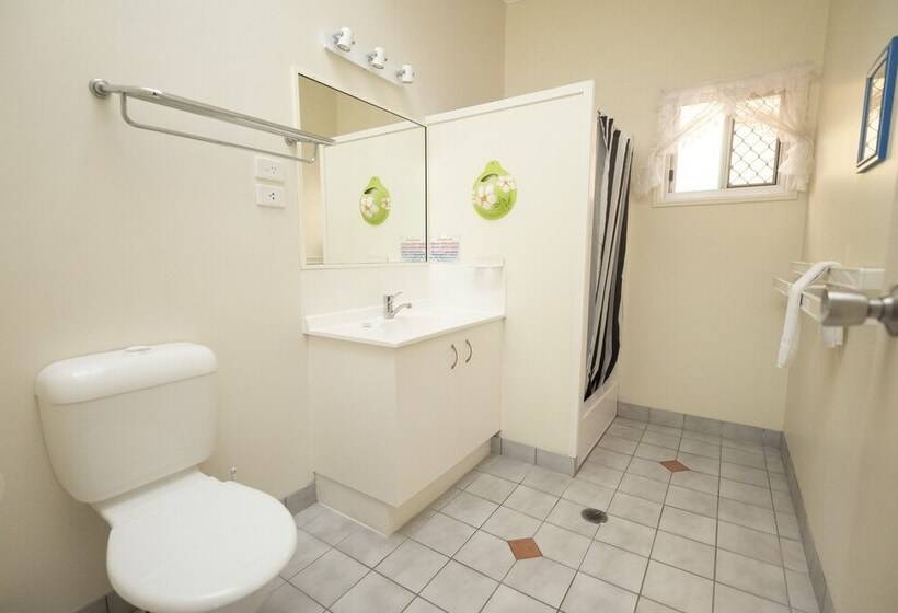 هاستل Colonial Village Resort