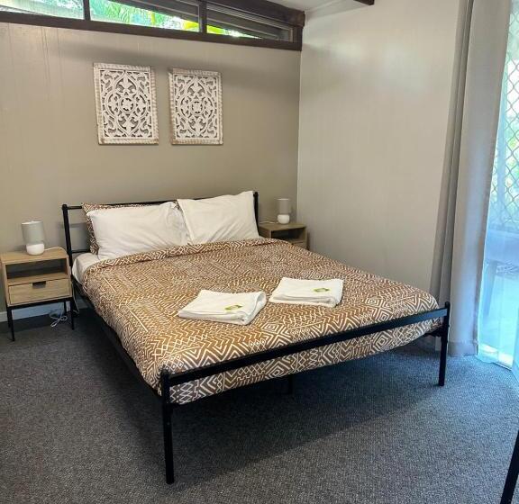 هاستل Colonial Village Resort