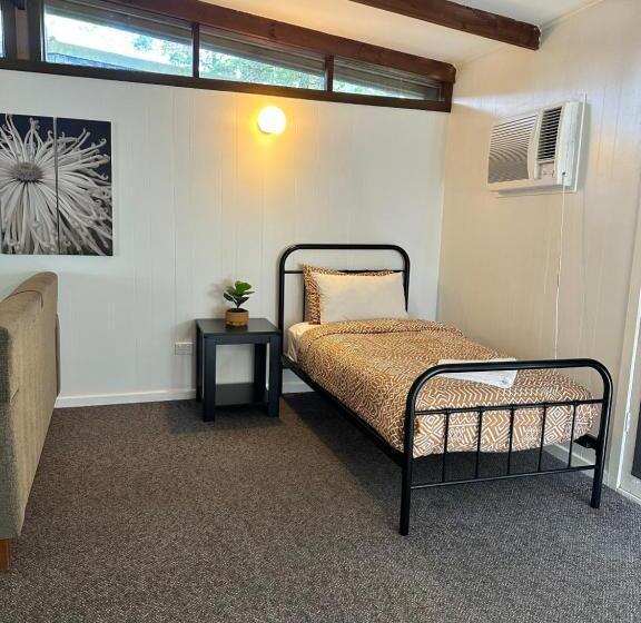 هاستل Colonial Village Resort