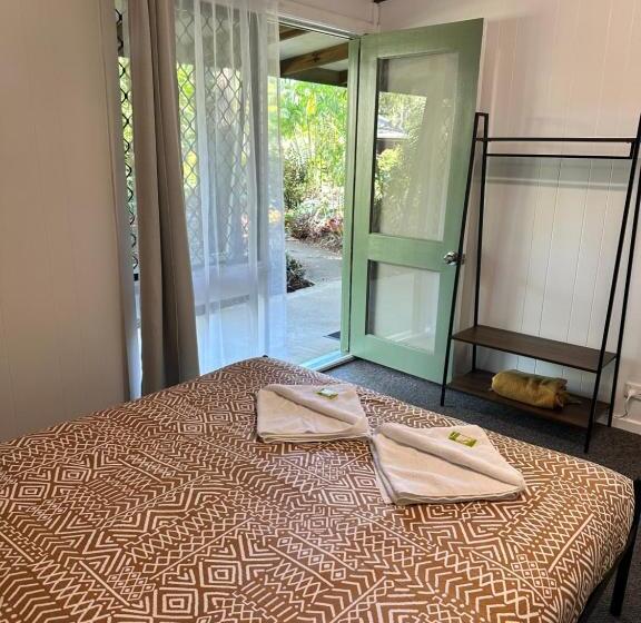 هاستل Colonial Village Resort