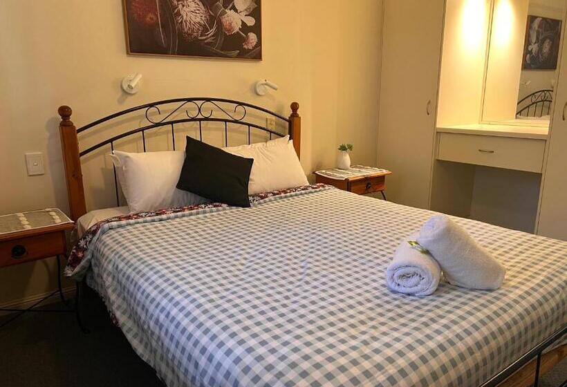 هاستل Colonial Village Resort