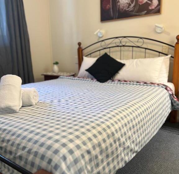 هاستل Colonial Village Resort