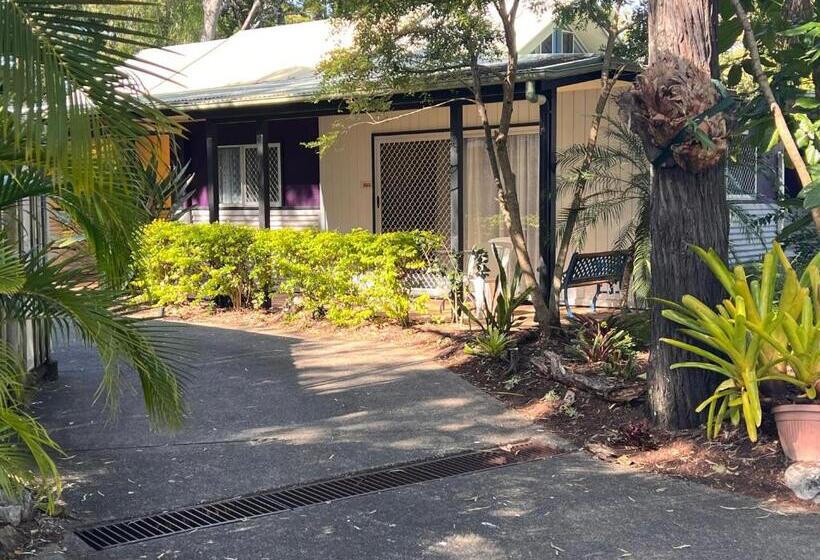 هاستل Colonial Village Resort