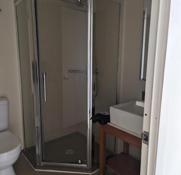 فندق صغير Ozzie Pozzie Backpackers   Port Macquarie Yha