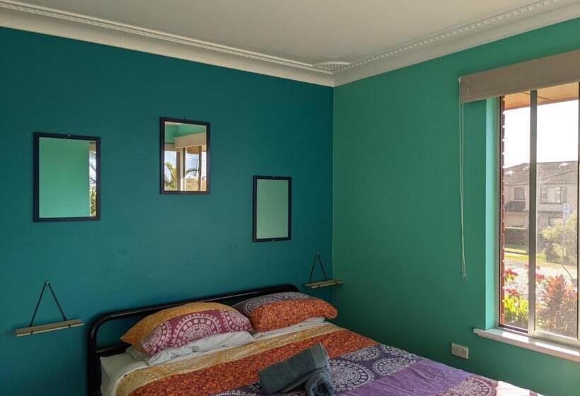 فندق صغير Ozzie Pozzie Backpackers   Port Macquarie Yha