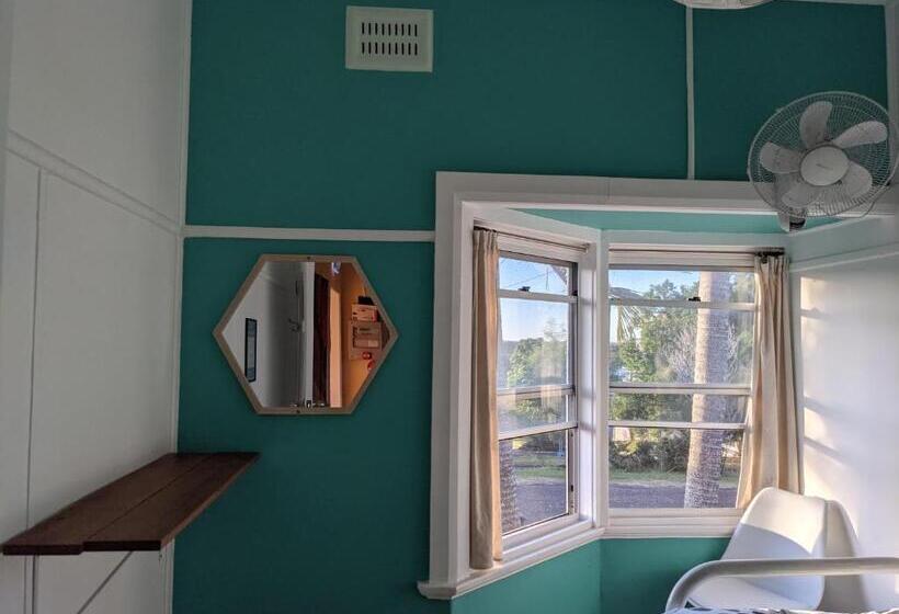 فندق صغير Ozzie Pozzie Backpackers   Port Macquarie Yha