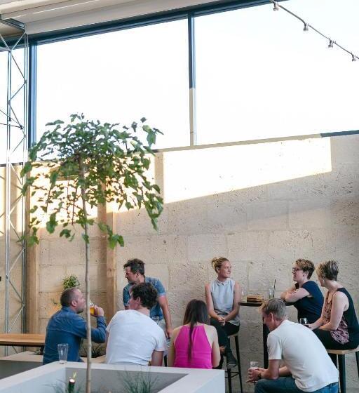 هاستل The Cally