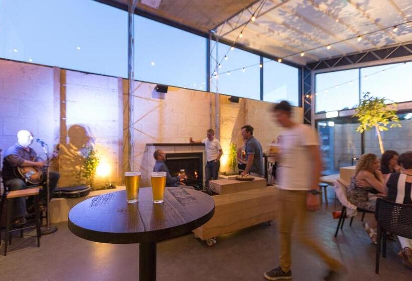 هاستل The Cally