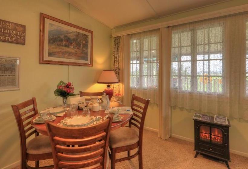 Andavine House   Bed & Breakfast