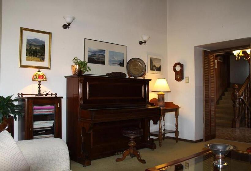 Bathurst Heights Bed & Breakfast