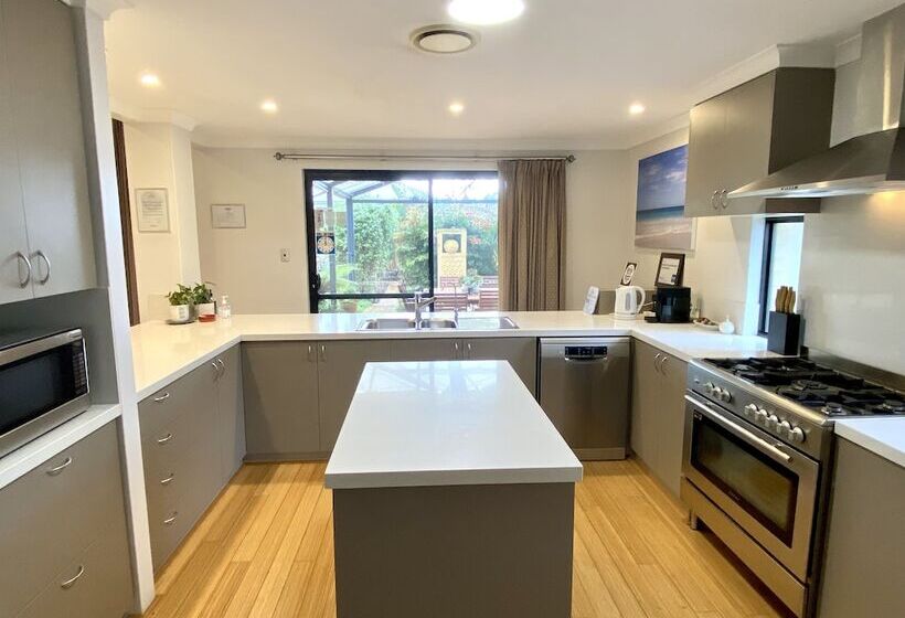 Baudins Of Busselton Bed And Breakfast   Adults Only