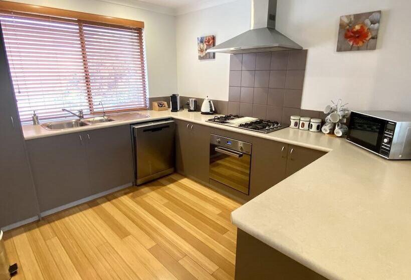 Baudins Of Busselton Bed And Breakfast   Adults Only